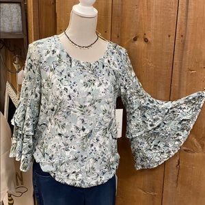 Swing sleeve crew neck top